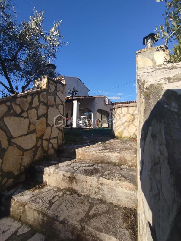 Maison - 215 m² - 6 pièces