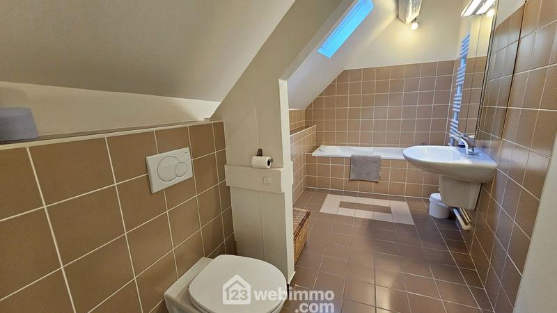 Maison - 235 m² - 9 pièces