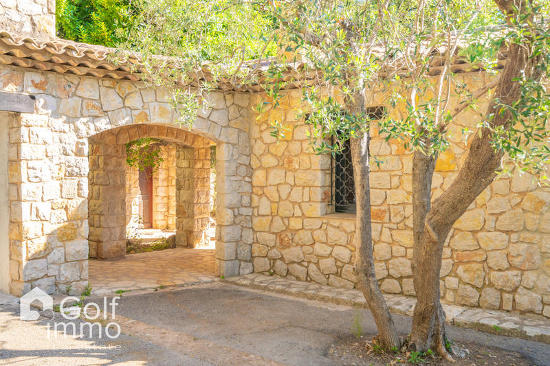 Maison - 300 m² - 8 pièces