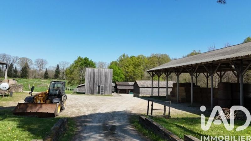 Maison - 3 800 m² - 30 pièces