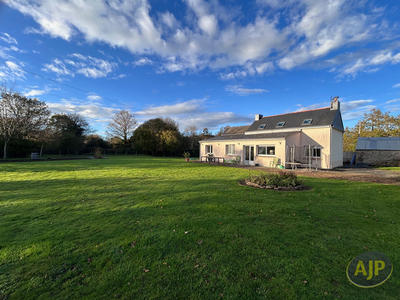 Maison - 121 m² - 5 pièces