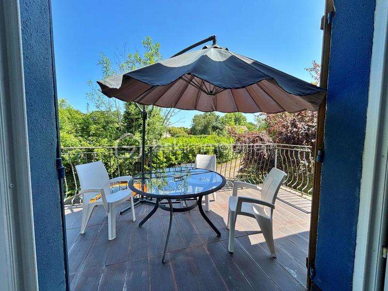 Maison - 240 m² - 9 pièces