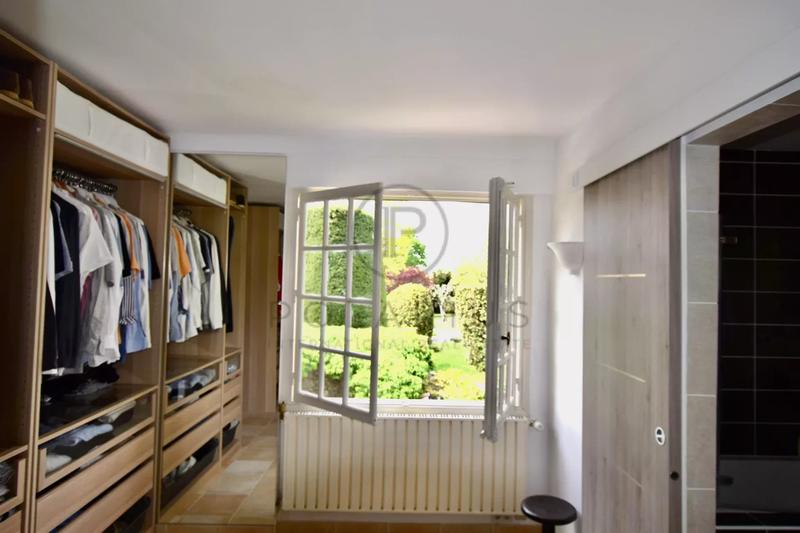 Villa - 240 m² - 6 pièces