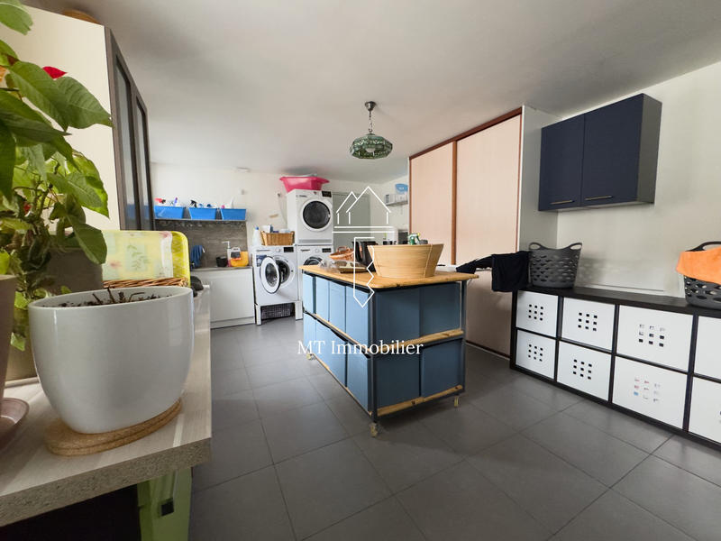 Maison - 280 m² - 9 pièces