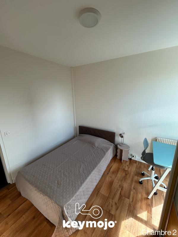Chambre - 76 m² - 5 pièces