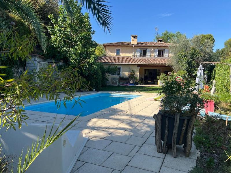 Maison - 140 m² - 4 pièces