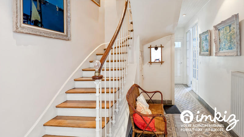 Maison - 275 m² - 10 pièces