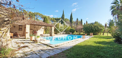 Maison - 330 m² - 8 pièces