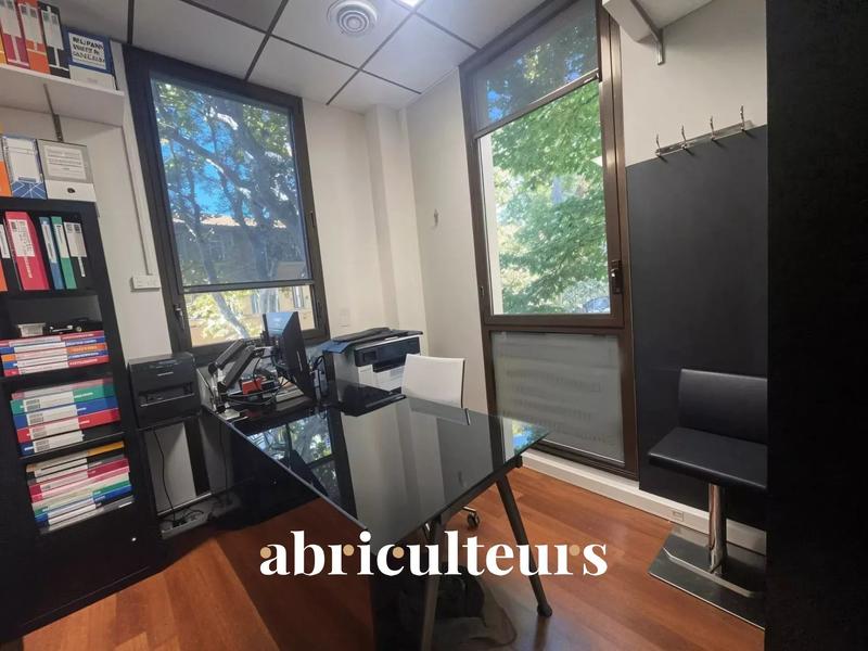 Bureau - 65 m² - 5 pièces