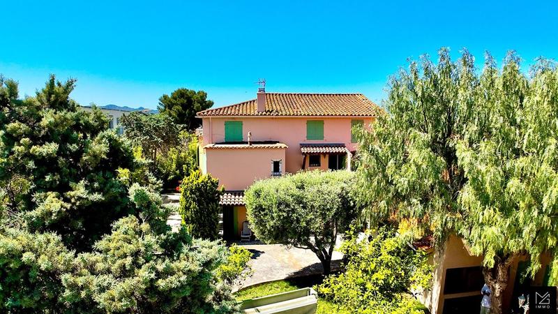 Villa - 230 m² - 8 pièces
