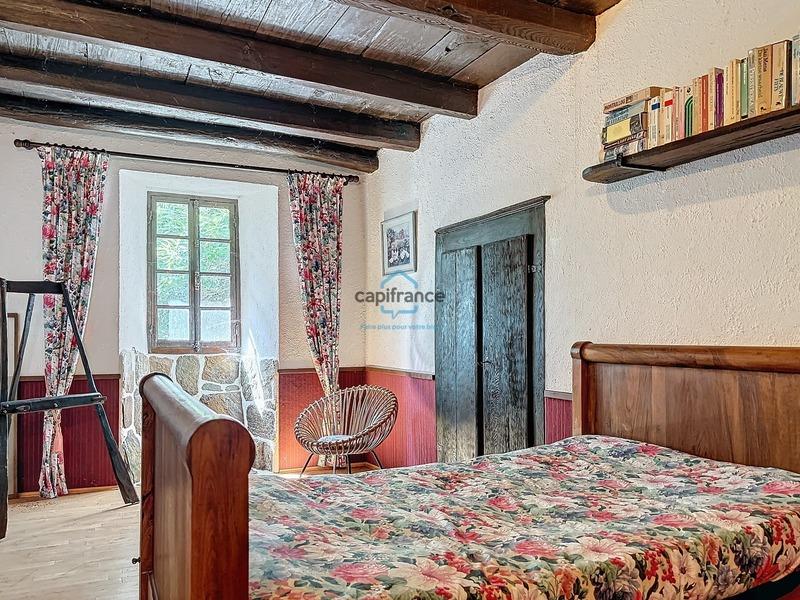 Maison - 330 m² - 10 pièces