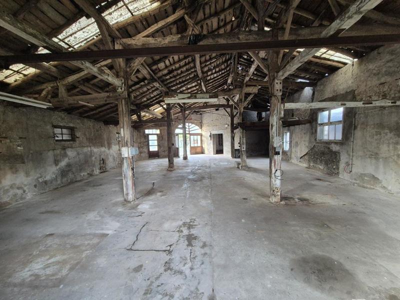 Maison - 215 m² - 2 pièces