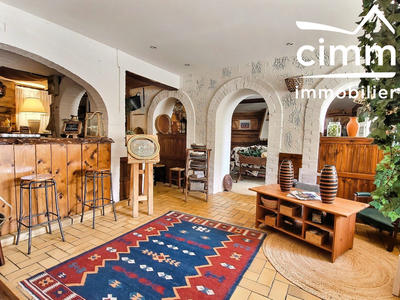 Maison ancienne - 354 m² - 8 pièces