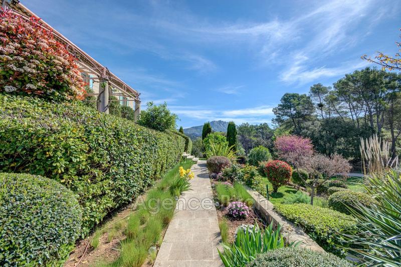 Propriété - 400 m² - 10 pièces