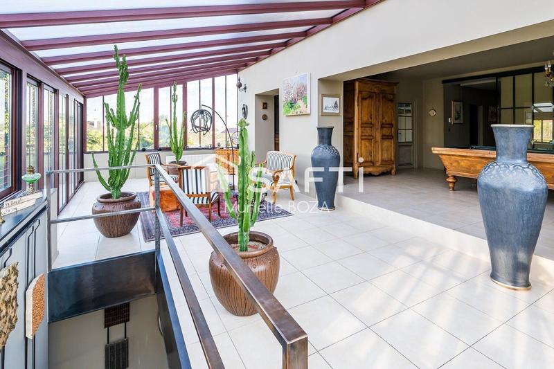 Maison - 748 m² - 11 pièces