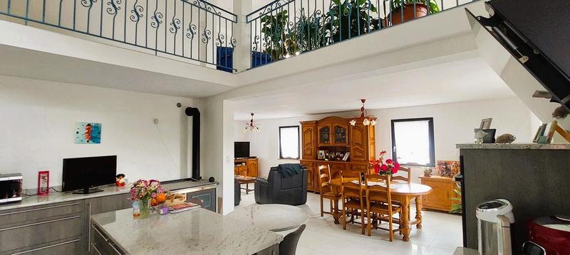 Demeure - 210 m² - 6 pièces