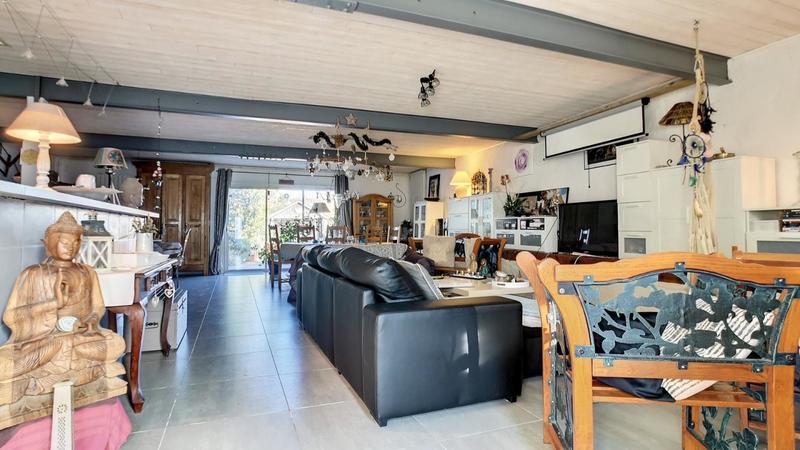 Maison - 250 m² - 8 pièces