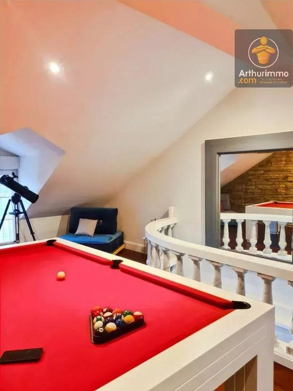 Maison - 230 m² - 7 pièces