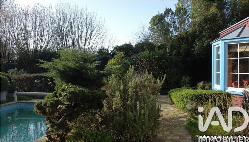 Maison - 238 m² - 9 pièces