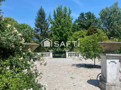 Propriété - 488 m² - 9 pièces