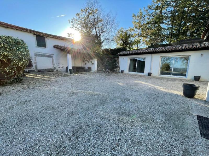 Maison - 300 m² - 8 pièces