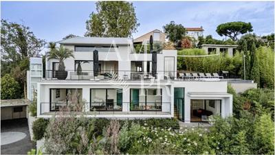 Villa - 300 m² - 8 pièces