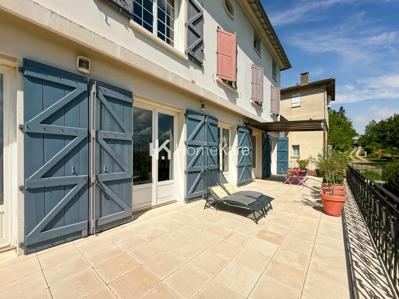 Appartement - 160 m² - 4 pièces