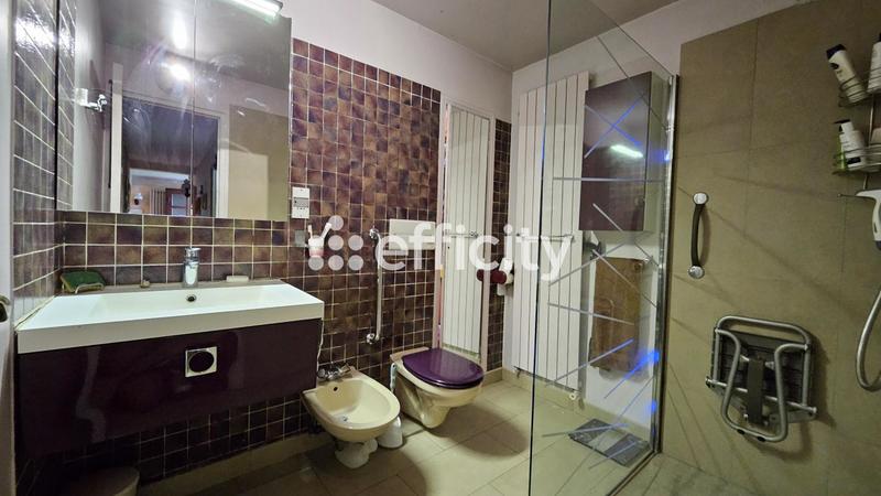 Maison - 233 m² - 8 pièces