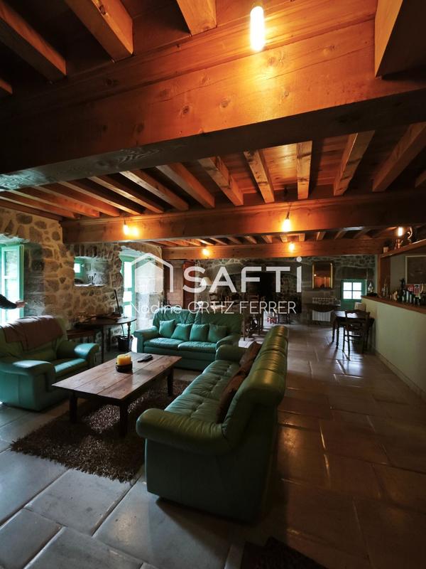 Maison - 700 m² - 25 pièces