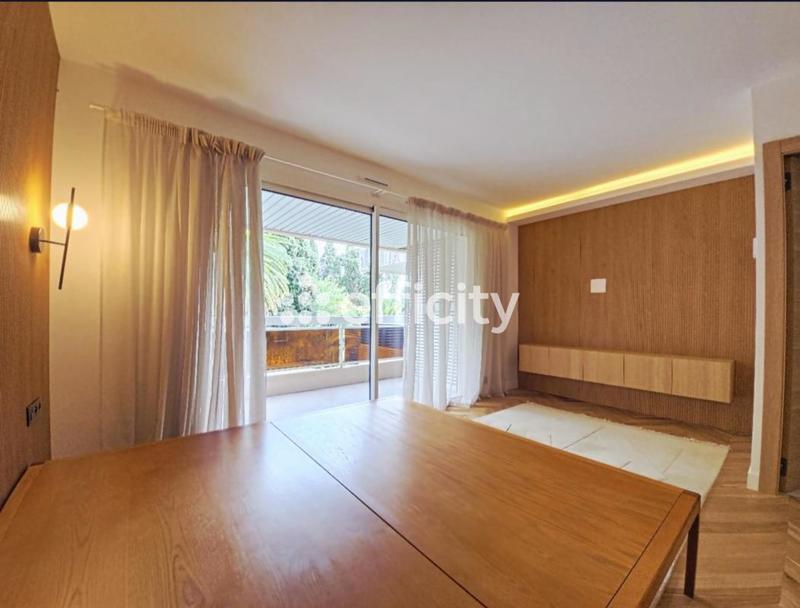 Appartement - 140 m² - 5 pièces