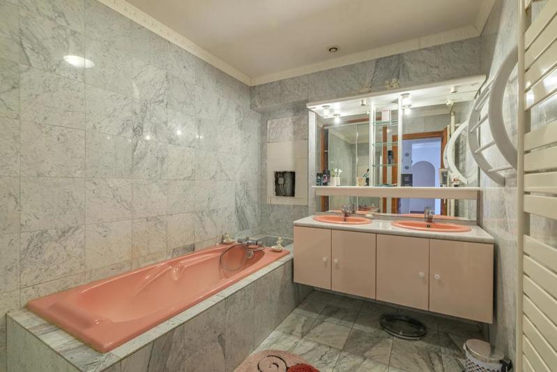 Maison - 240 m² - 8 pièces