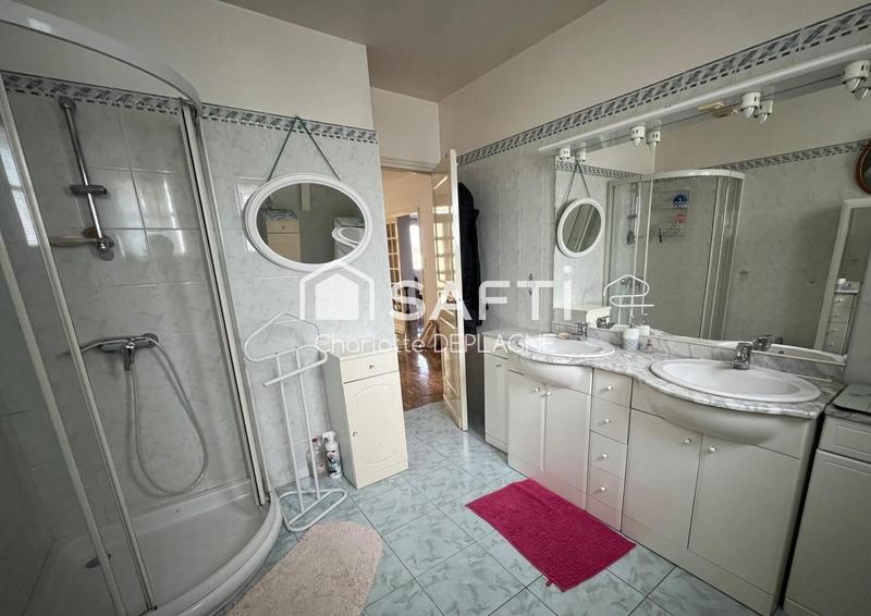 Maison - 196 m² - 9 pièces