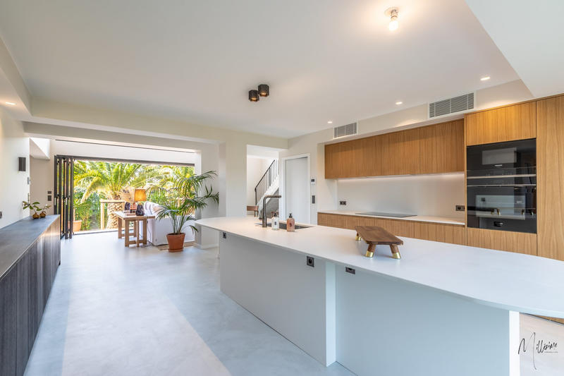 Maison - 290 m² - 8 pièces