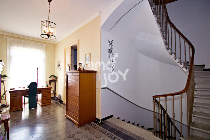 Maison - 201 m² - 6 pièces