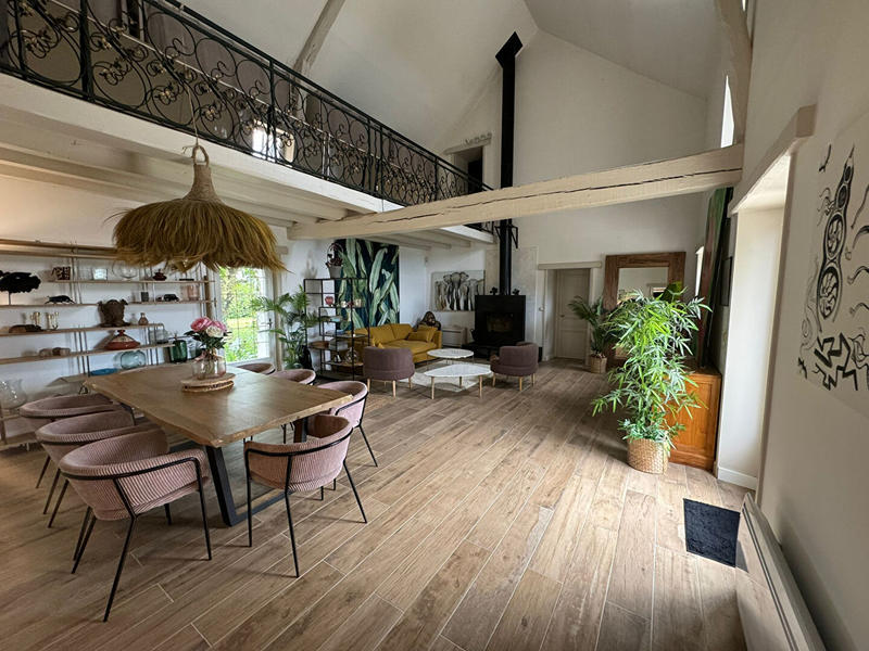 Maison - 280 m² - 9 pièces