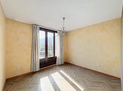 Appartement - 95 m² - 5 pièces