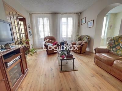 Maison - 212 m² - 10 pièces