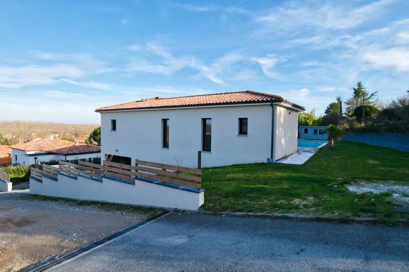 Maison - 220 m² - 7 pièces