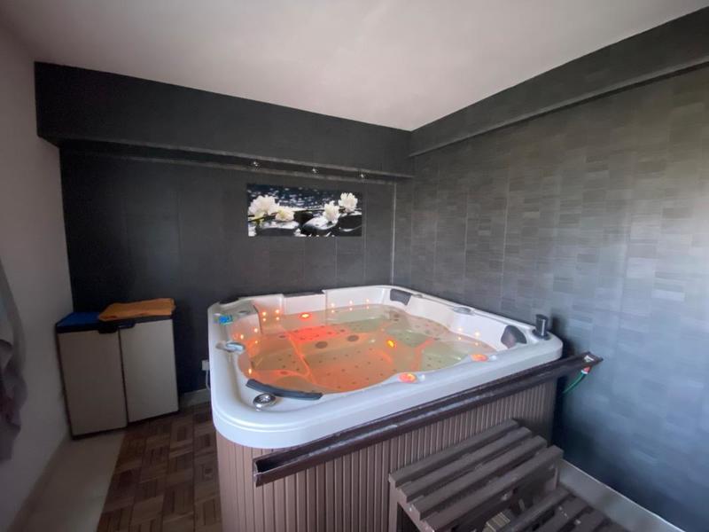 Maison - 250 m² - 7 pièces