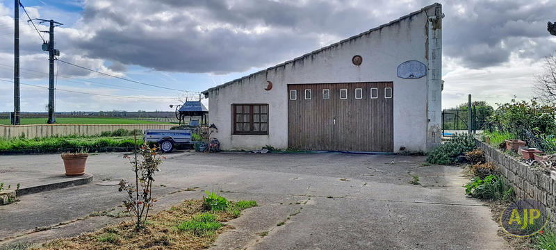 Maison - 220 m² - 9 pièces