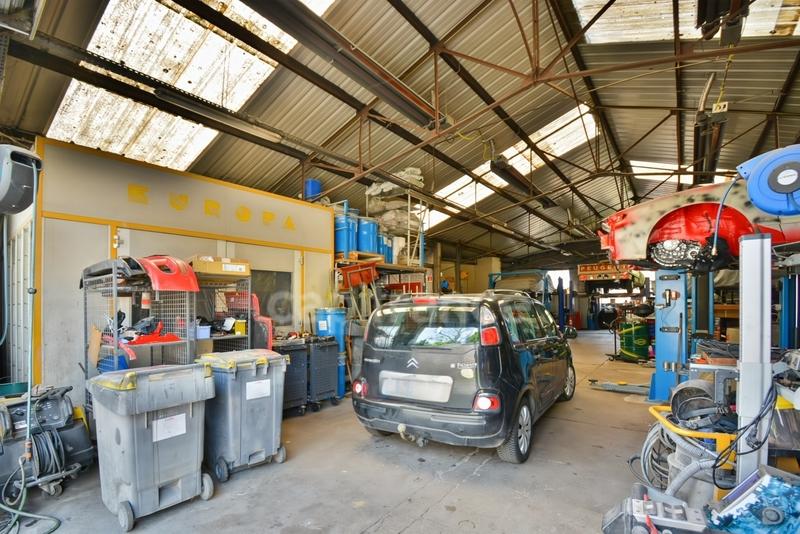 Local d'activité / Entrepôt - 900 m² - 10 pièces