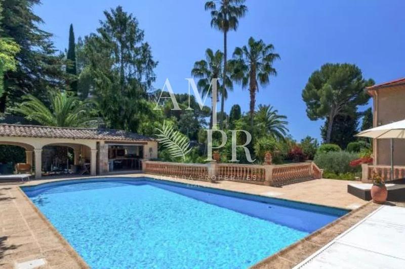 Villa - 300 m² - 7 pièces