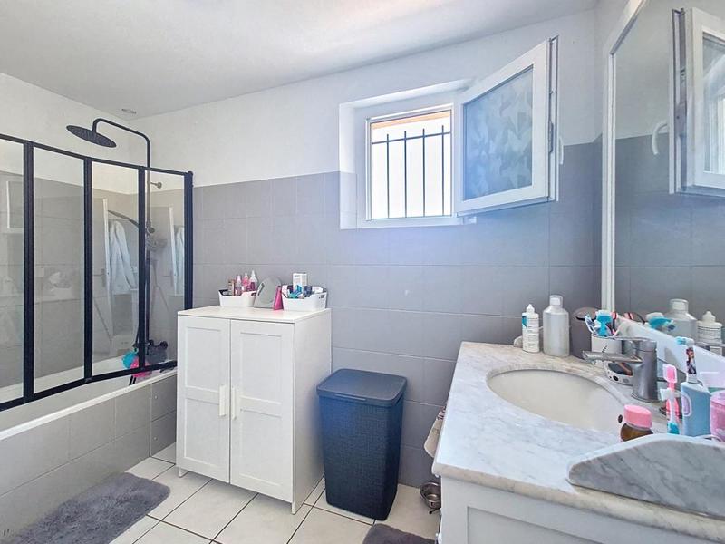 Villa - 90 m² - 4 pièces