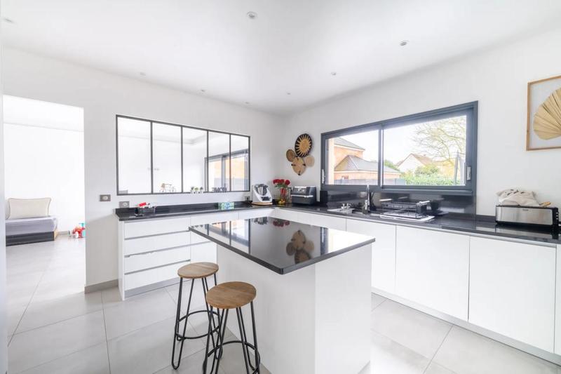 Maison - 168 m² - 8 pièces