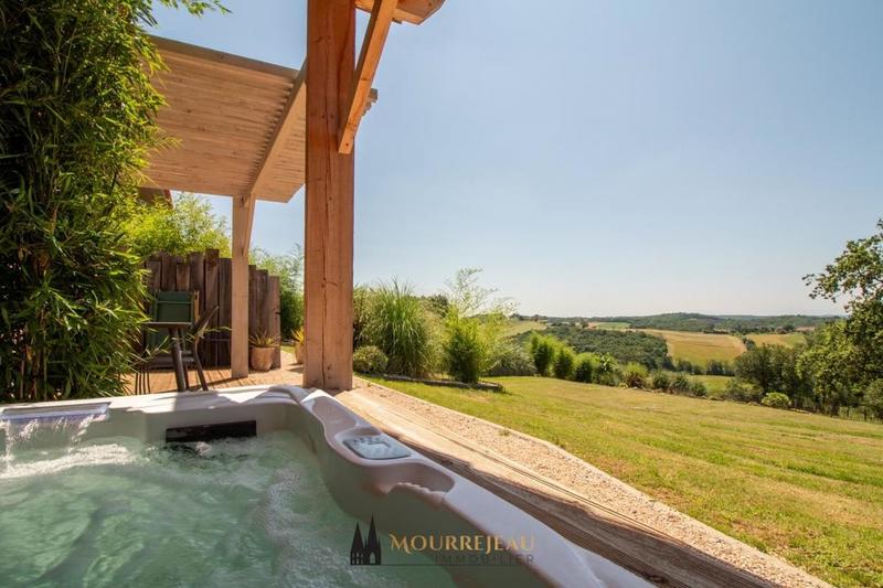 Maison - 440 m² - 12 pièces