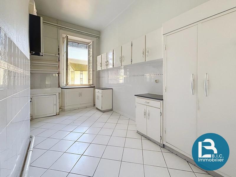 Appartement - 201 m² - 6 pièces