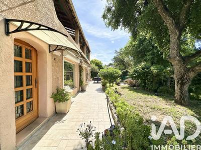 Maison - 230 m² - 9 pièces