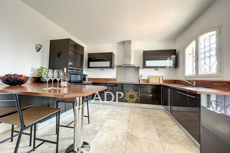 Maison - 250 m² - 7 pièces