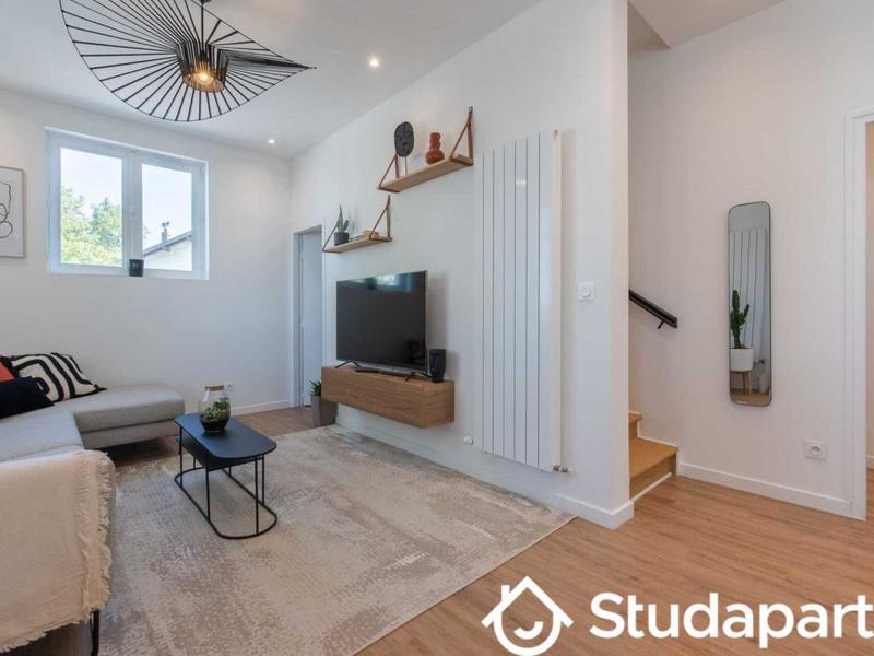 Appartement - 240 m² - 1 pièce