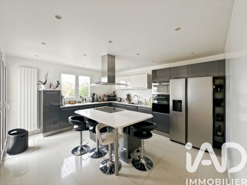 Maison - 270 m² - 8 pièces